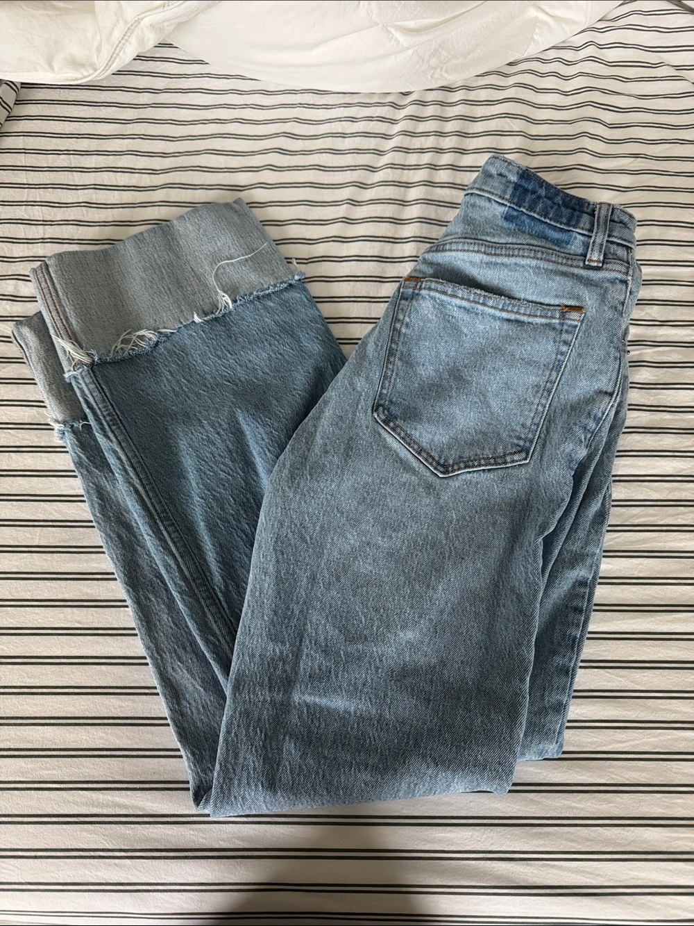 Abercrombie 90s Relaxed Jean Light Wash High-Rise Fit